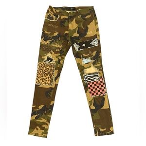 Amiri camouflage men Jeans Size 31 Patched Up with Different Prints. Pre-owned
